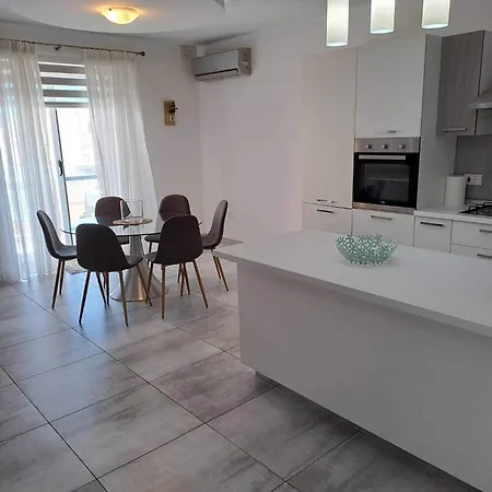 74 Temple Point 3 Bedroom Apt Appartement
